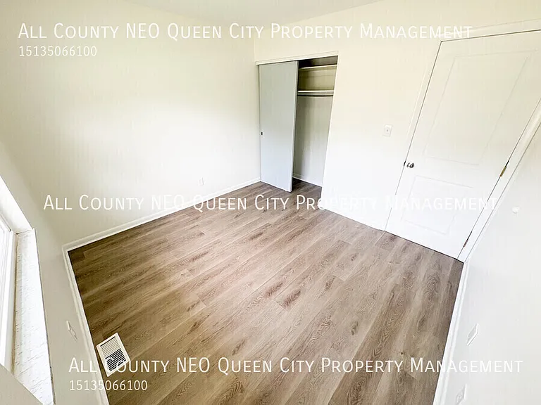 2725 McCall St — Photo 18