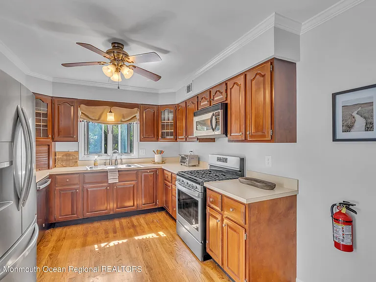 608 Brielle Ave — Photo 14