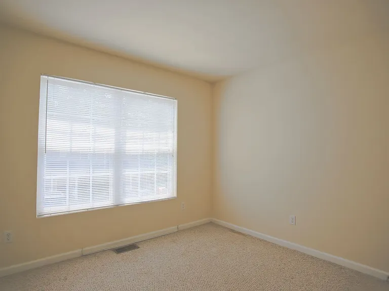 1811 Webland Ter — Photo 9