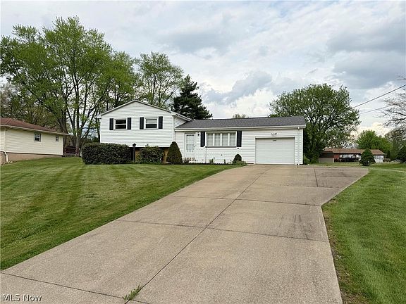 3rd image of 7090 Hillridge Ave NE