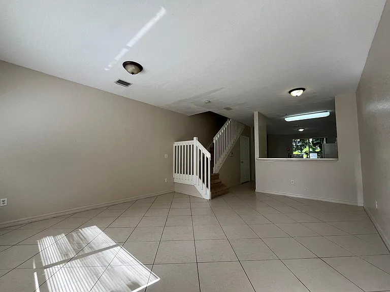 1932 Alamanda Way — Photo 9