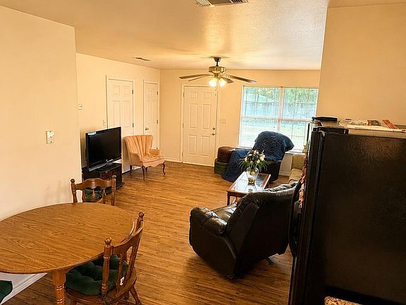 4th image of 414 Tobe St