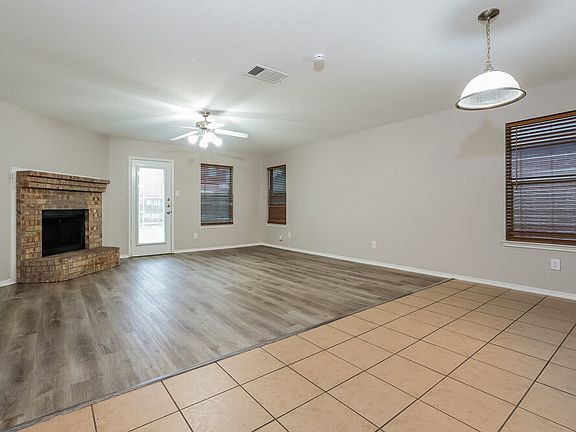 4th image of 1933 Indian Lilac Dr