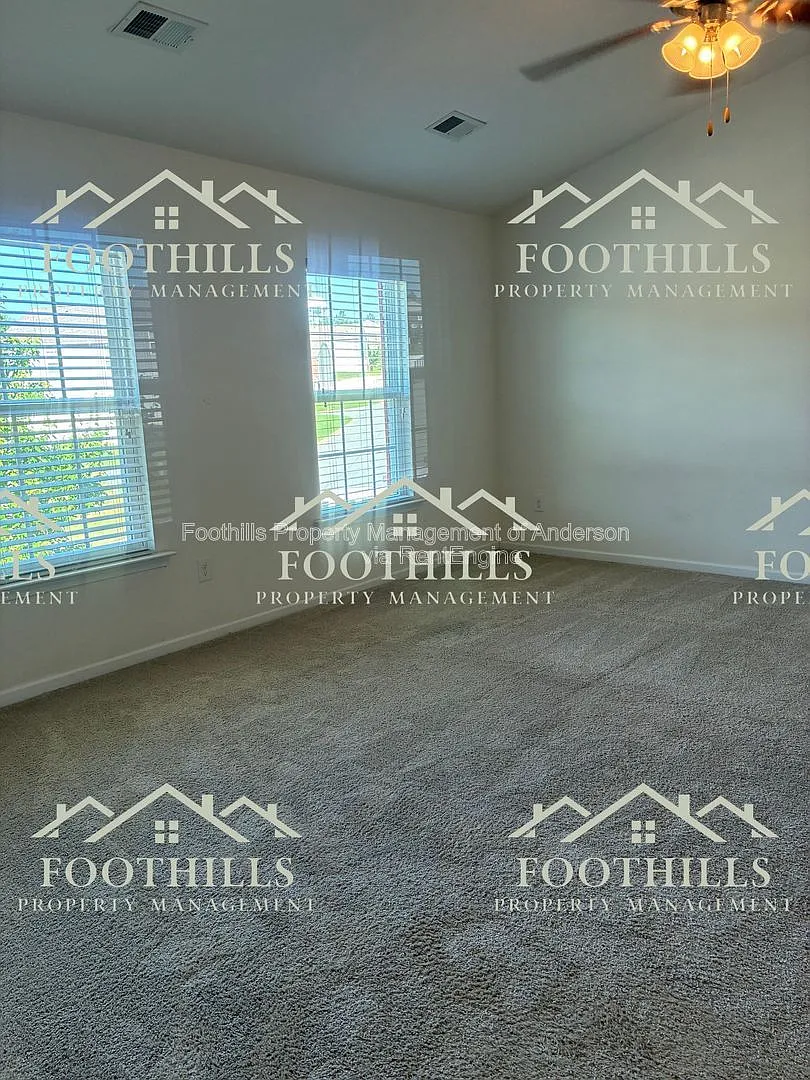 3 bed, 2.5 bath, 2478 sqft, $1,975 — Photo 4