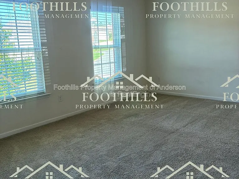 31 Ravencrest Dr — Photo 4
