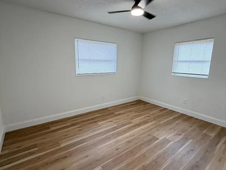 111 Joanne Ct — Photo 11