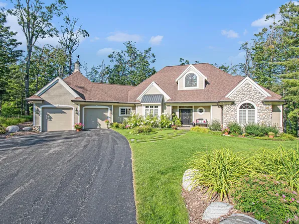 4610 Stoney Hill Ct, Harbor Springs, MI 49740