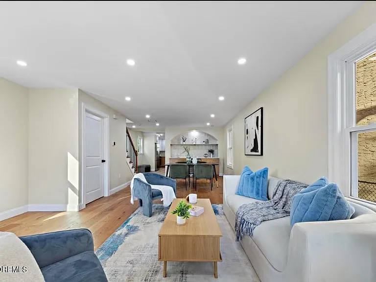 824 Dunlewy St — Photo 15