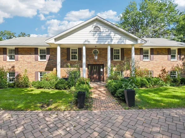 25 S Deep Lake Rd, North Oaks, MN 55127