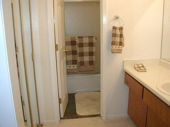 4th image of 807 Alder Ave Unit 18