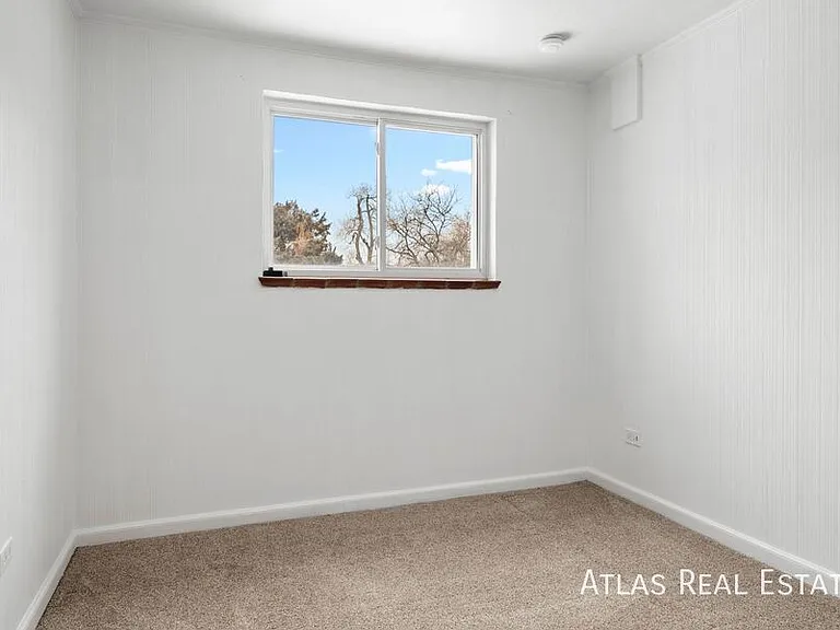 2020 N Oneida St — Photo 23
