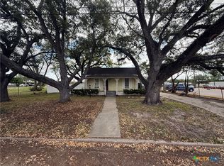 1404 N Wheeler St, Victoria, TX 77901
