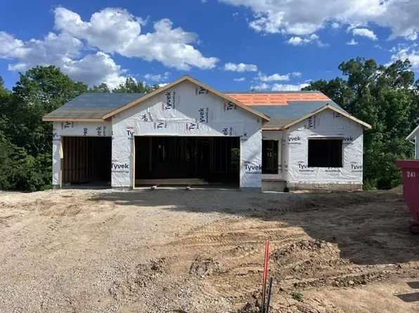 2719 Oak Crest Ct NW, Cedar Rapids, IA 52405