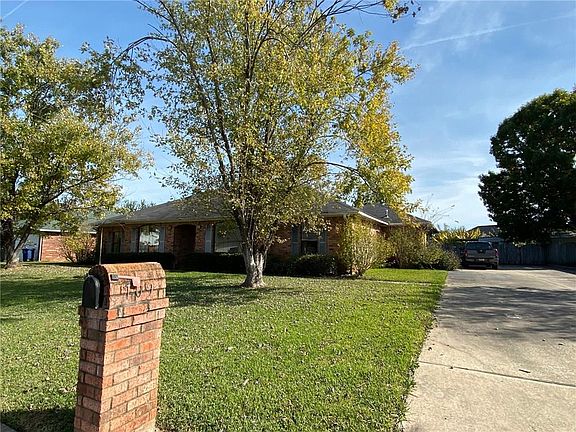 2nd image of 709 Oakland Dr