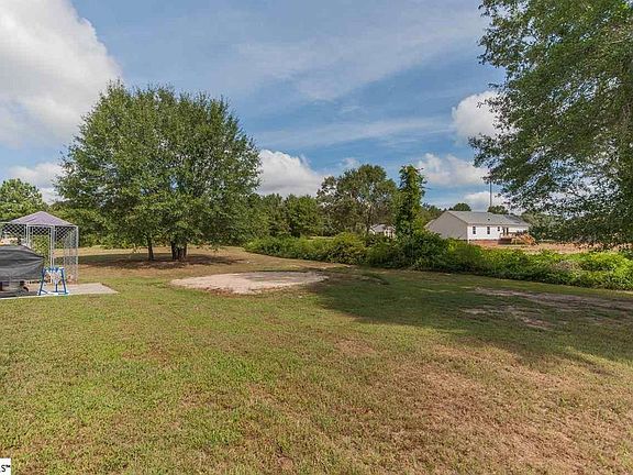 4th image of 107 Laura Jane Ln