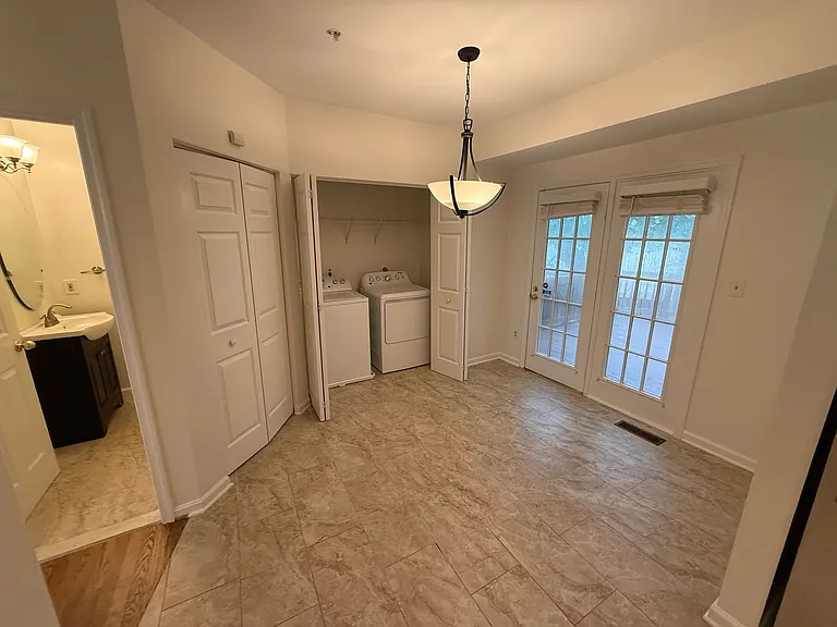 5506 Whitley Park Ter — Photo 14
