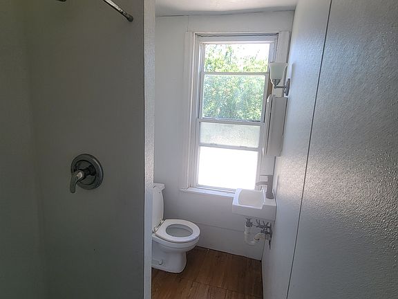 5th image of 1313 Vandever Ave