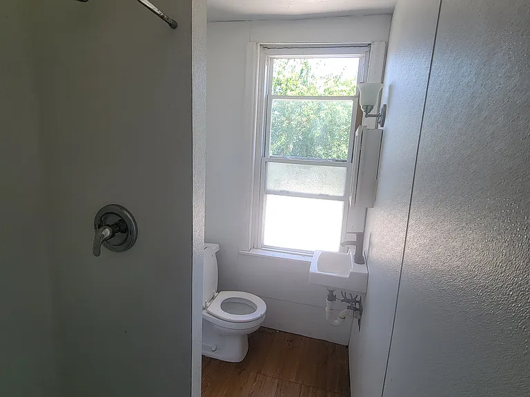 1313 Vandever Ave — Photo 5