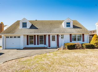 34 Mead Ave, Hicksville, NY 11801