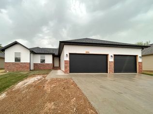 3870 W Linwood St, Springfield, MO 65807