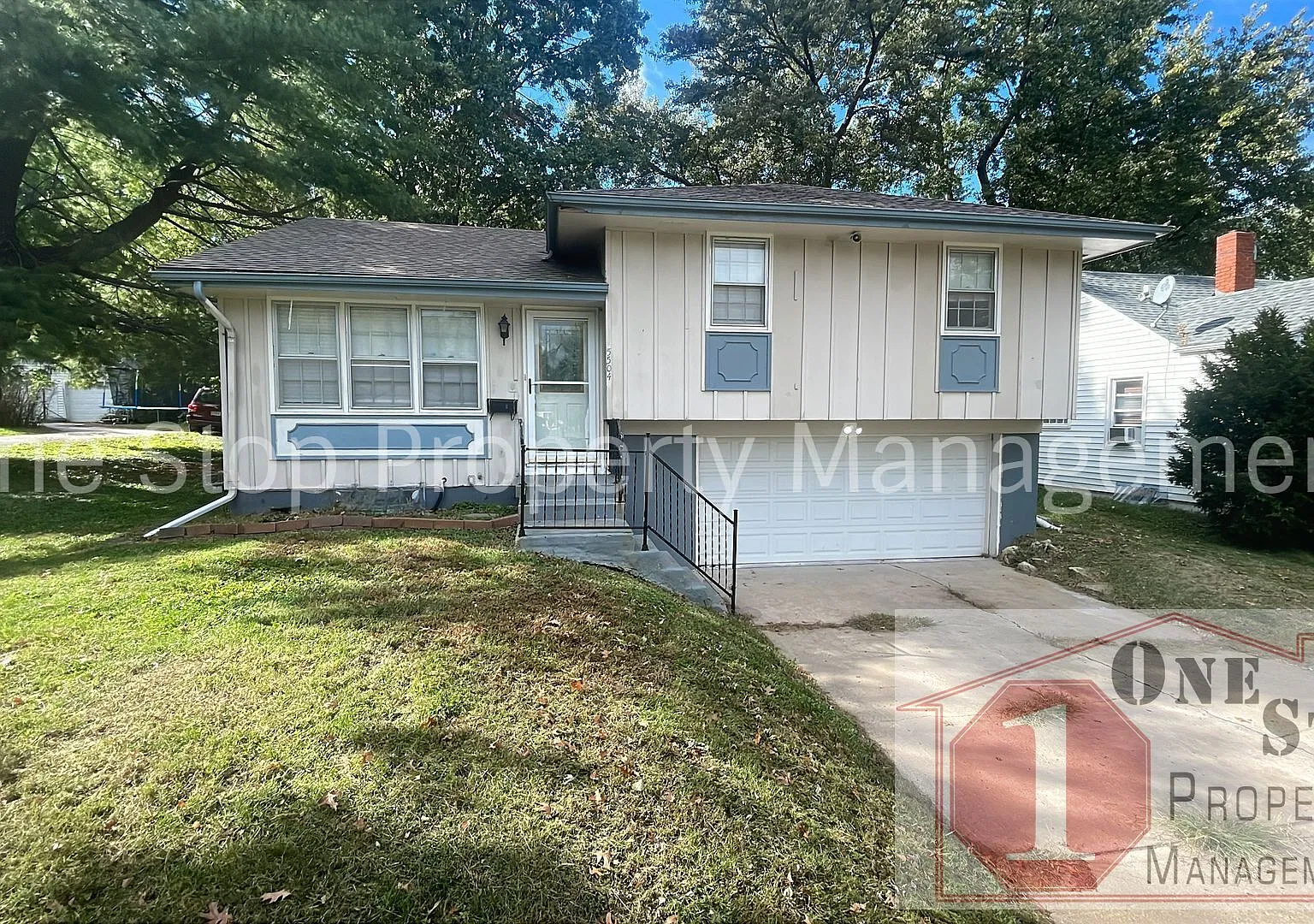 Awesome 3 bedroom, 2.5 bath home located in Raytown! — Photo 1