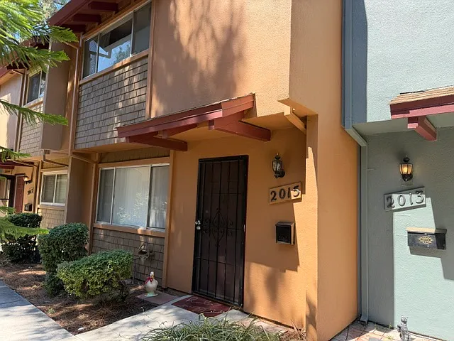 2015 Alta Loma St — Photo 2