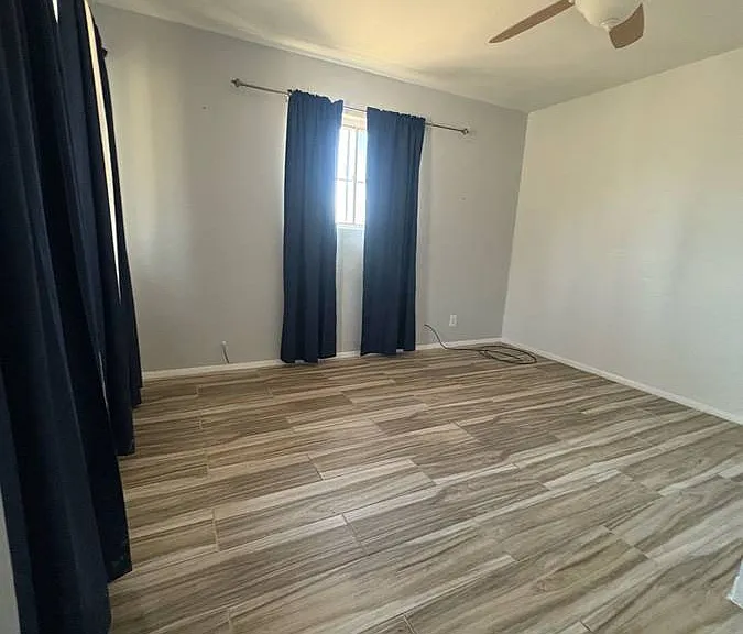 1006 W Yandell Dr — Photo 8