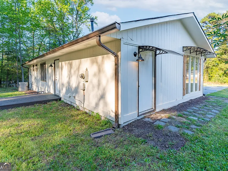 2290 Pinetree Ln NE — Photo 4