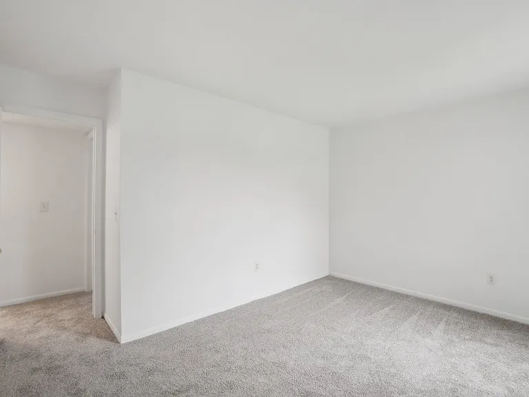 Kimberly Club Apartments — Photo 81