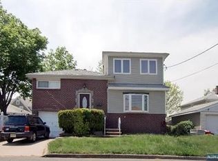 518 Deerwood Rd, Fort Lee, NJ 07024