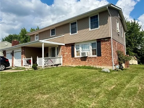 5550 Olive Tree Dr, Dayton, OH 45426