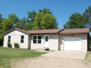 2427 Fox Farm Rd, Worthington, MN 56187