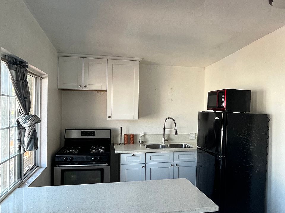 1st image of 1243 E 2nd St