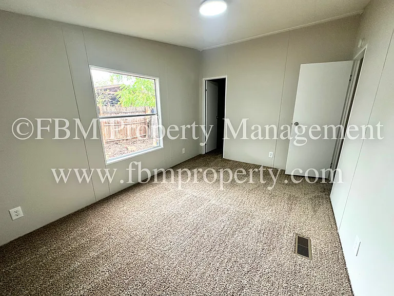 402 E College Ave — Photo 13