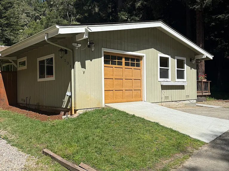 238 Campus Dr — Photo 1