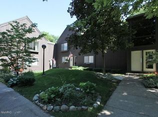 114 Lanark Ct APT A, Kalamazoo, MI