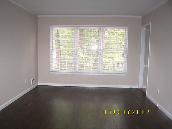 Hardwood Floor Living Rm