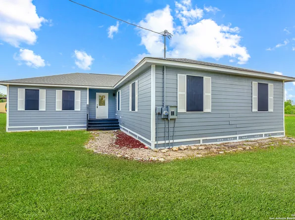 159 County Road 675, Devine, TX 78016