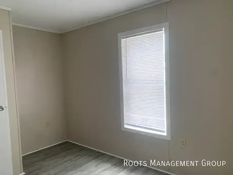 8725 Wabash Ave #105 — Photo 17
