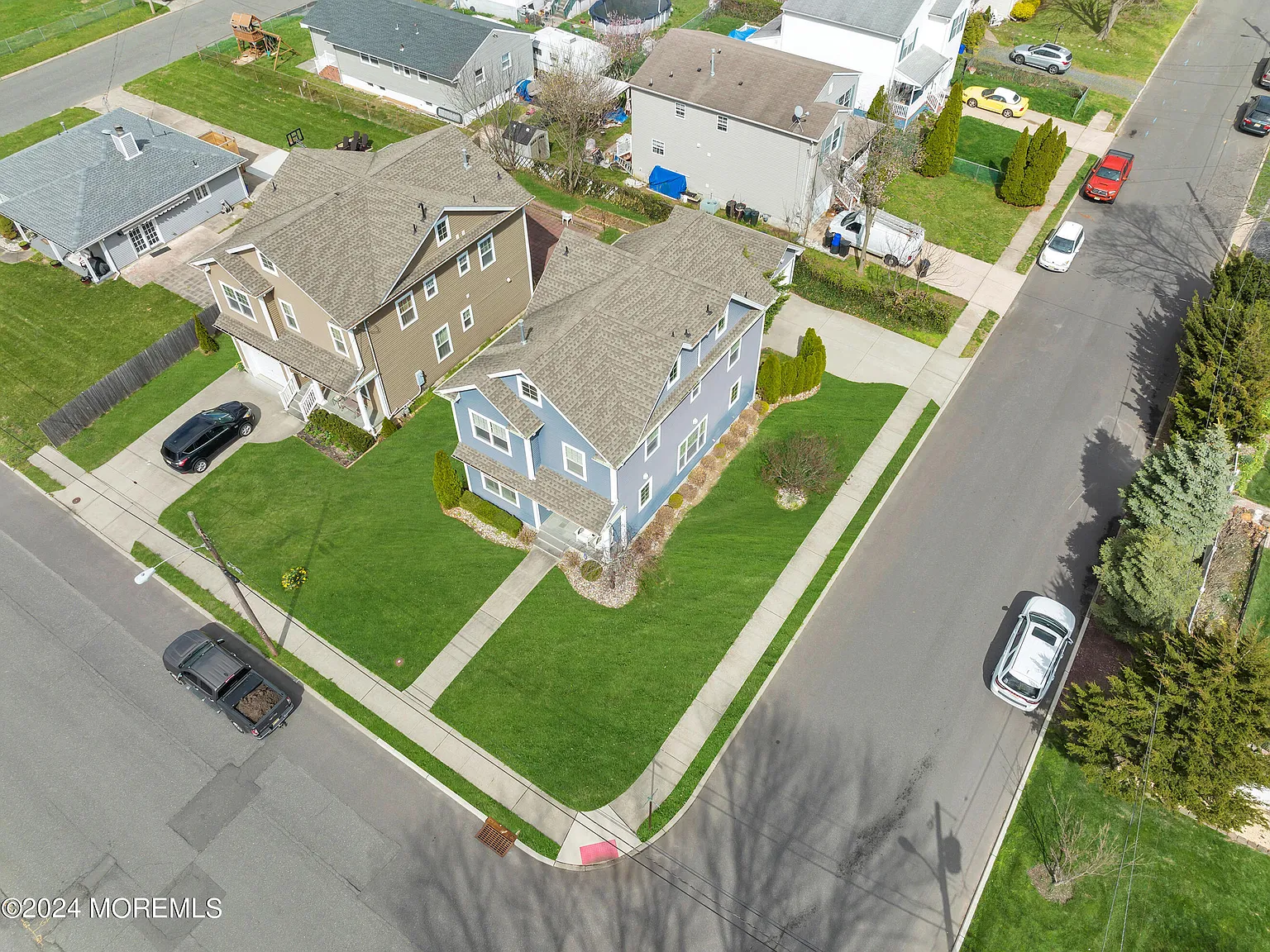 4 bed, 2.5 bath, 2304 sqft, $3,200 — Photo 4