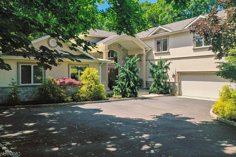 1st image of 3 Fairview Dr