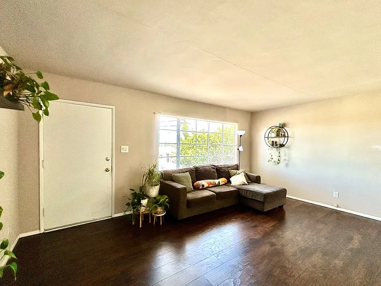 5440 McGann Dr — Photo 1