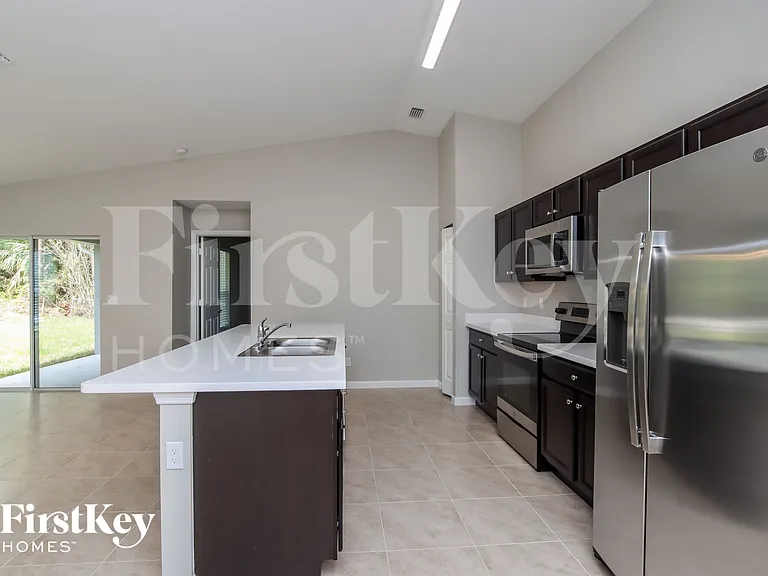 785 Coconut St SE — Photo 5
