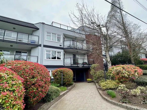 1273 Merklin St #203, White Rock, BC V4B 4B8