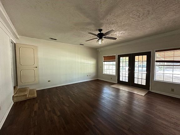 5th image of 305 Butler St