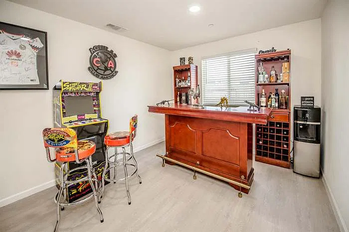 4 bed, 1913 sqft, $3,200 — Photo 4