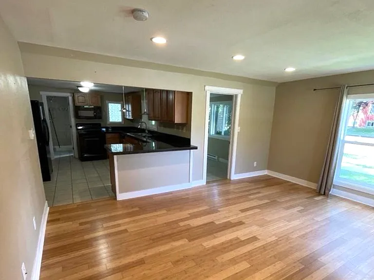 601 S Sherwood St — Photo 2