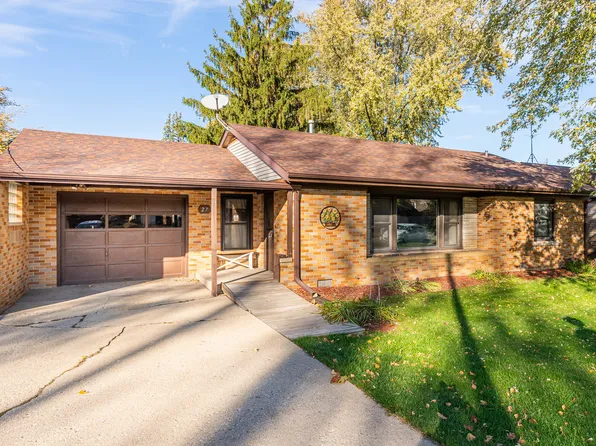 27 W Pine Ave, Cortland, IL 60112