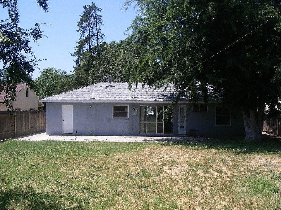 2nd image of 204 Shady Ln