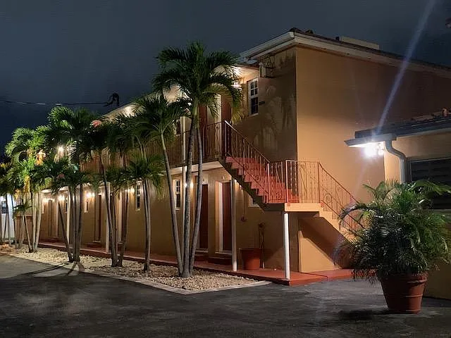 BUILDING REAR VIEW / NIGHT LIGHTING